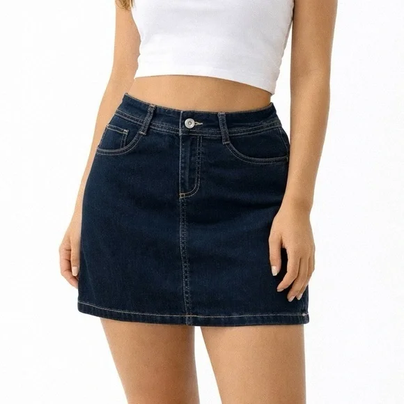 St. John’s Bay Dark Wash Denim Blue Skort Size 2 – Stretch Jean Skort 5-Pocket - Picture 1 of 5